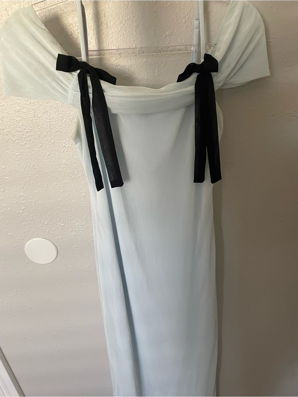 Removable straps and bow!